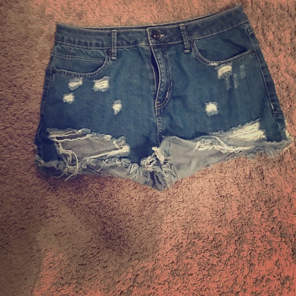 Distressed cut off jeans - Picture 1 of 2